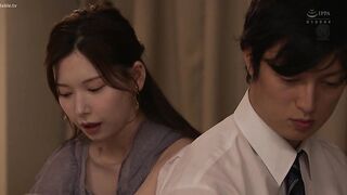 JUR_139_和女友求婚的前一晚，「明天開始會變W出軌呢…」然後和笑得很色情的美腿青梅竹馬沉醉在中出做愛之中的我。_明里紬_中文字幕